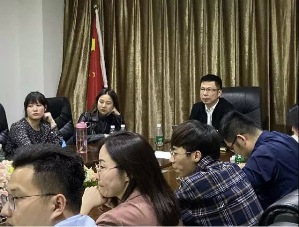 武汉德韩口腔顺遂召开10月总结暨表扬大会