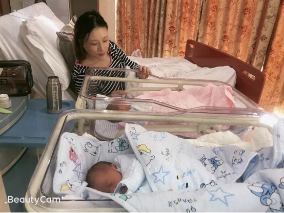 真爱妇产迎来双胞胎公主，勇敢宝妈为爱坚持顺产