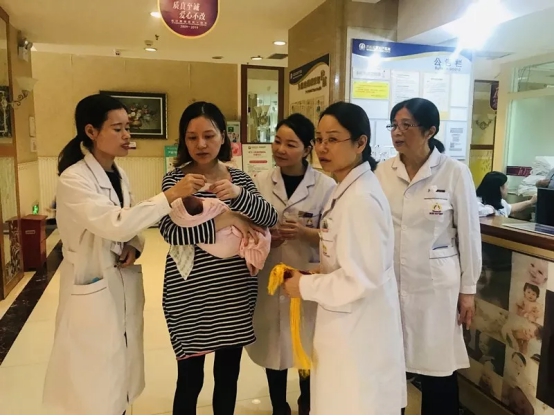 真爱妇产迎来双胞胎公主，勇敢宝妈为爱坚持顺产