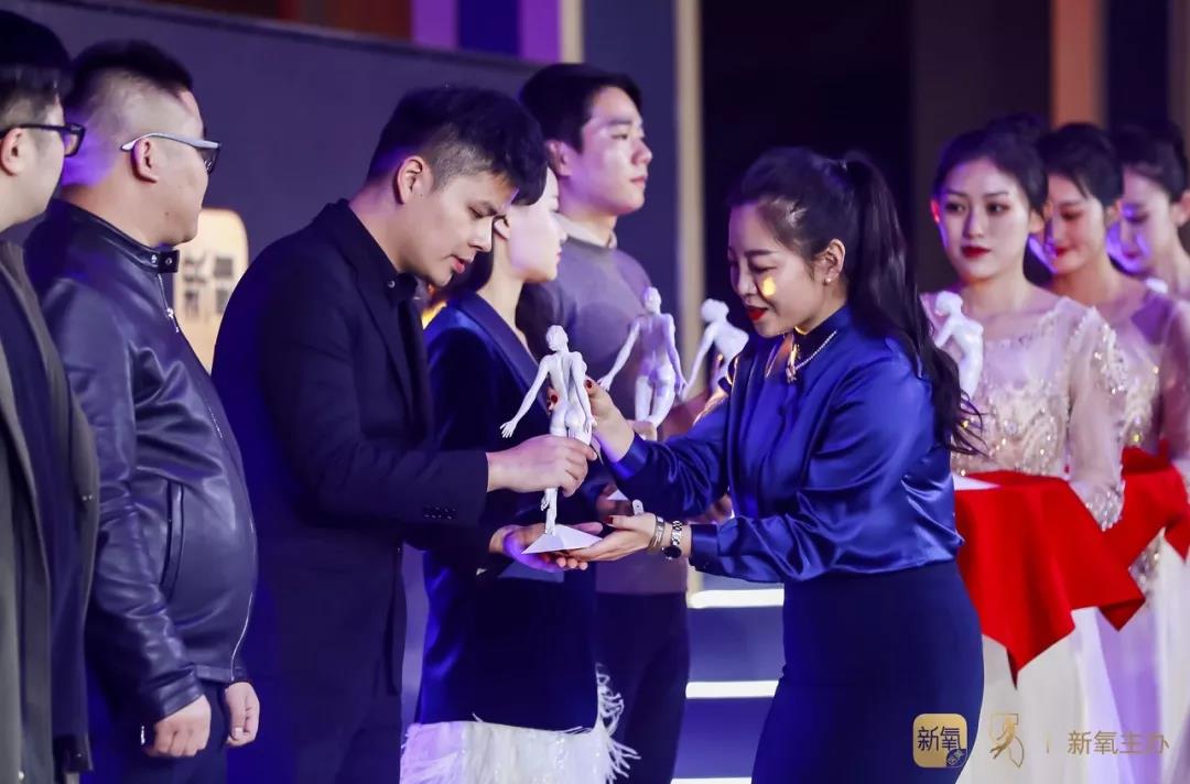 恭喜德韩口腔荣获“新氧年度十大齿科名院”称呼