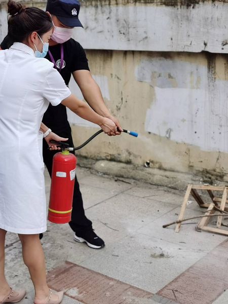 筑牢清静“防火墙”武汉真爱医院开展秋季消防清静培训