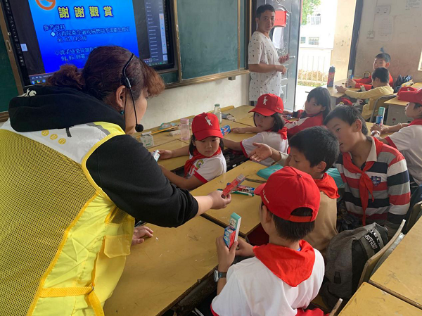 助力公益，贡献爱心|德韩口腔走进麻城乘马岗凯德希望小学