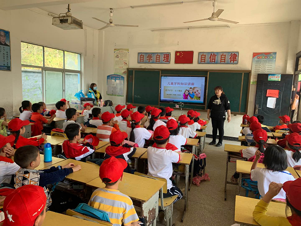 助力公益，贡献爱心|德韩口腔走进麻城乘马岗凯德希望小学