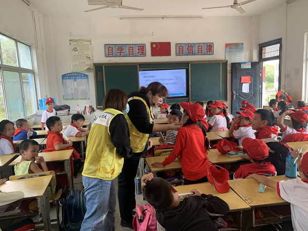 助力公益，贡献爱心|德韩口腔走进麻城乘马岗凯德希望小学