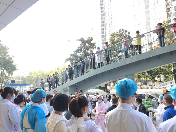 武汉仁爱医院开展职工拔河角逐