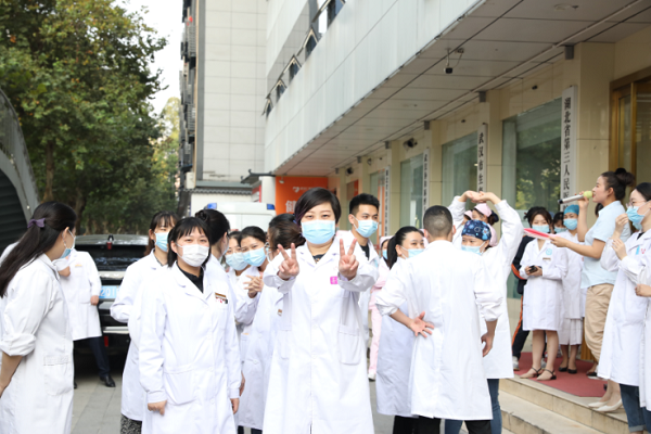 武汉仁爱医院开展职工拔河角逐