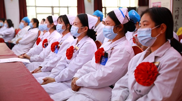 武汉仁爱医院2020年春季新冠肺炎抗疫白衣天使纪念章颁奖大会圆满乐成