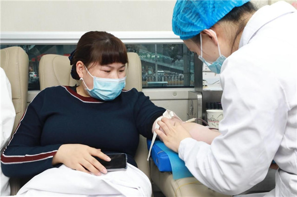 血源紧迫,武汉仁爱医院白衣天使忙献血