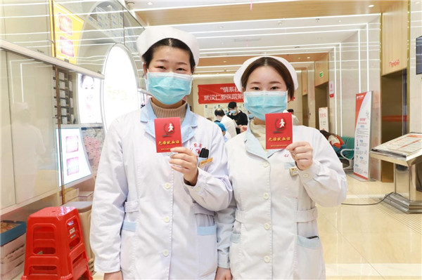 血源紧迫,武汉仁爱医院白衣天使忙献血