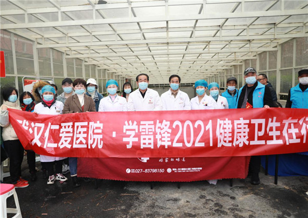 硚口区卫生康健执法大队党支部书记、大队长刘学亲临现场指导